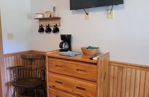 Orange Prairie Cottage | Cozy Easy Going Getaway Prairie Stable 2