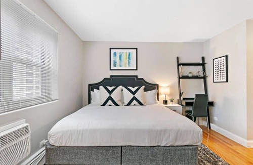 Lake View East Apartment | Cozy & Fully Equipped Studio in Lakeview