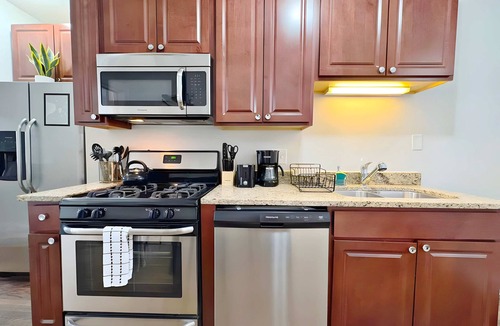 Ravenswood Apartment | Cozy & Furnished 2BR Unit