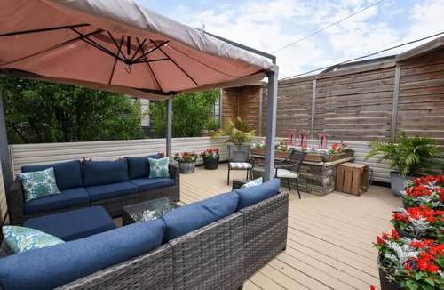 North Center Apartment | Cozy Garden Unit Located in North Center