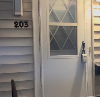 Harvard House | Cozy Harvard home just 1 block from the Metra UP-NW line for easy trips to Chicago or Lake Geneva