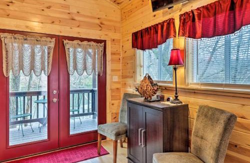 Wilburn Apartment | Cozy Heber Springs Cabin w/Deck & Dock!