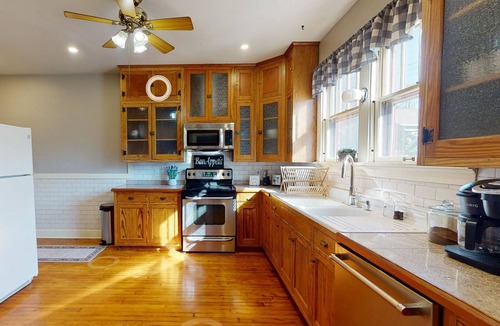 Edwardsville Apartment | Cozy Historic Downtown Edwardsville Charmer