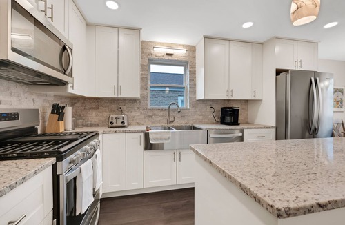 Evergreen Park House | Cozy Home, Extended Stay, near Chicago & Hospitals