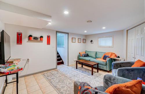 Highland Hills House | Cozy Home Sleeps 10 Lombard Chicago Suburb