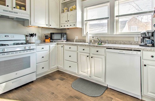 Greenview House | Cozy Illinois Home - Near Fishing & Golfing!