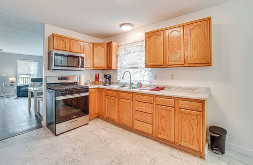 Speer House | Cozy Illinois Retreat w/Home Gym & River Views!
