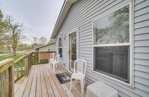 Speer House | Cozy Illinois Retreat w/Home Gym & River Views!