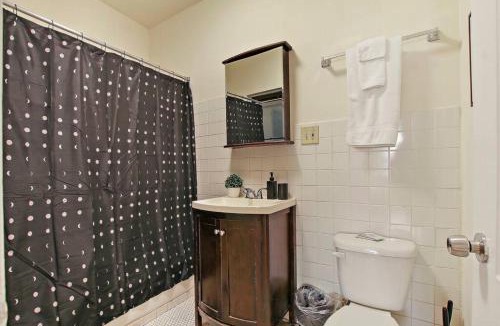 East Albany Park Apartment | Cozy & Inviting 2BR Apartment - Sunnyside 3F