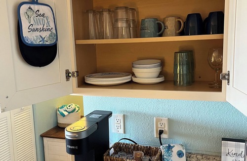Crescent Beach Condo | Cozy King Studio – right on the Beach, Sleeps 4