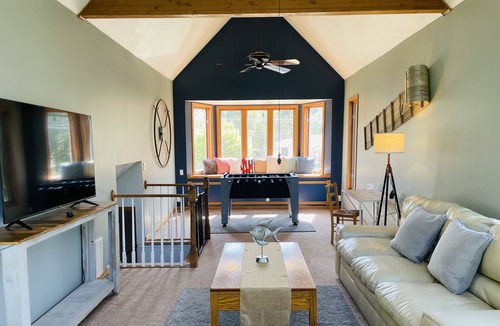 Channel Lake Cottage | Cozy Lake Front Getaway! Views/Fishing/Dogs Welcome/Skiing/Kayaks/Huge Yard!