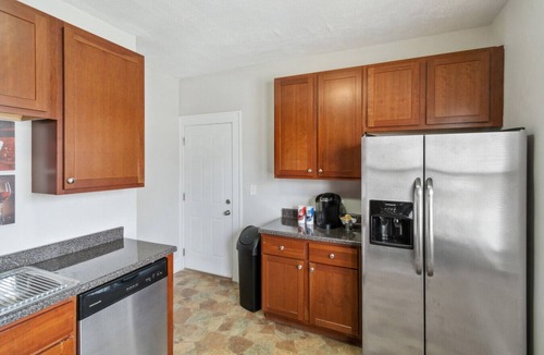 Waukegan House | Cozy, Large Home with 6 Bedrooms Near Naval Base!
