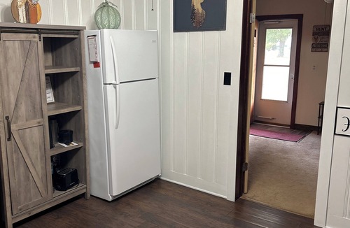 Lowder House | Cozy little house in town with country view on backdeck.