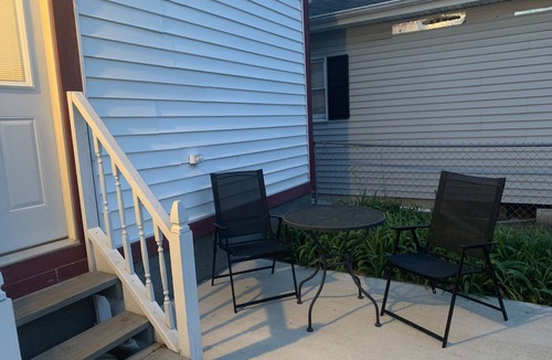 Ottawa House | Cozy little house walking distance from downtown Ottawa - Window air units