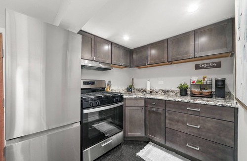 Albany Park Apartment | Cozy, Modern Garden Unit