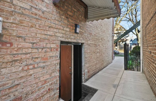 Albany Park Apartment | Cozy, Modern Garden Unit