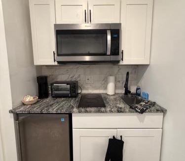 Overbrook Apartment | Cozy Modern Studio
