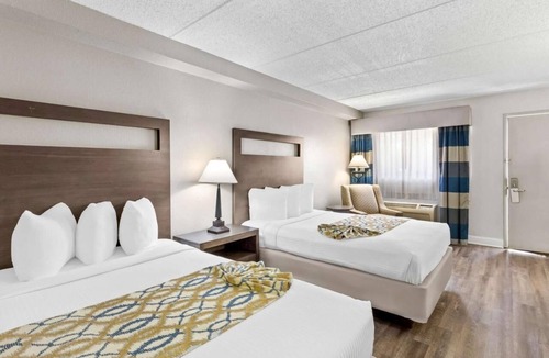 Naperville Hotel | Cozy Naperville Stay – Free Breakfast & Parking Near Downtown!