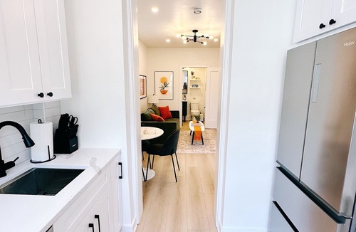 Evanston Apartment | Cozy Neighborhood Escape: Near Northwestern-Chicago-Beaches & More