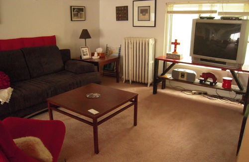 Rogers Park Apartment | Cozy Northside Apt near Transp, Loyola&NW, Beach, nSep Entrance&Free Street Park