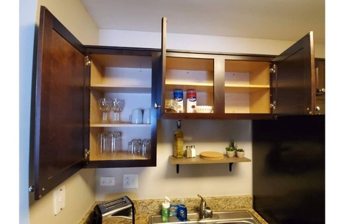 Lombard Condo | Cozy One Bedroom, Washer Dryer, Central Location, Fireplace, Monthly Discounts