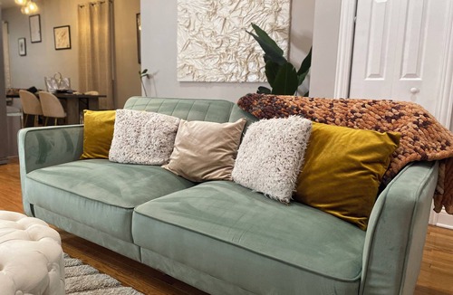 Back of the Yards Apartment | Cozy Private Room in an Apartment in welcoming Chicago