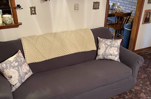 La Moille House | Cozy & Quiet Living at the Cookie Cottage