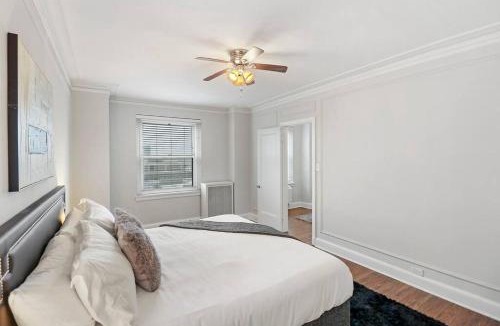 Hyde Park Apartment | Cozy & Radiant 2BR Apartment - BStone 605