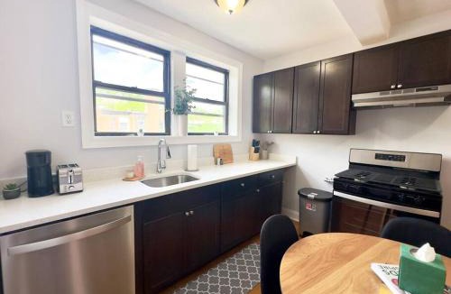 West Ridge Apartment | Cozy Retreat, Prime Location Near Loyola & Beach!