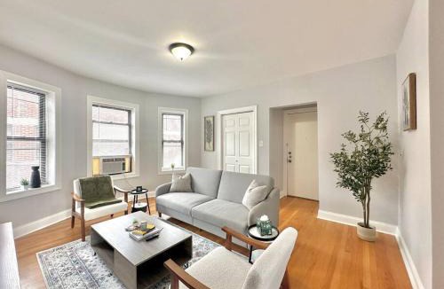 West Ridge Apartment | Cozy Retreat, Prime Location Near Loyola & Beach!