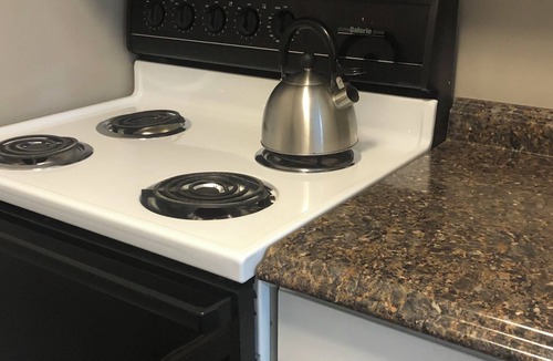 Ottawa Apartment | Cozy retreat quiet close to downtown 2 bedroom can sleep up to four people