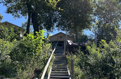Havana Cabin | Cozy river retreat on the Illinois River with beach access!