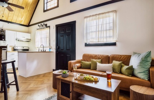 Sevierville Cabin | Cozy Romantic Getaway! *Private, Firepit, King Bed*