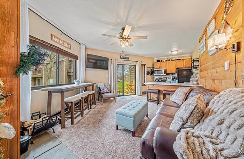 Hidden Valley Condo | Cozy Ski Condo with Pond View