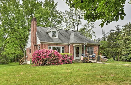 Springfield House | Cozy Springfield Family Home w/Fire Pit