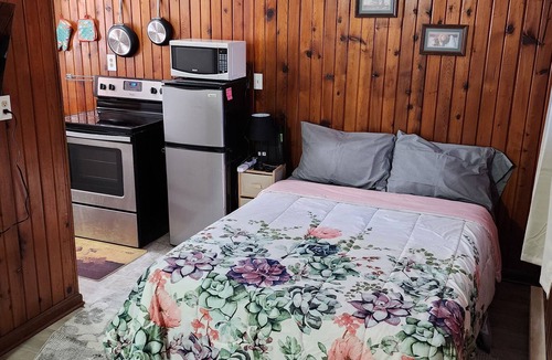 Mahomet Apartment | Cozy studio apartment near downtown Mahomet