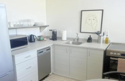 Cliff - Cannon Apartment | Cozy Studio with Parking, and Kitchen