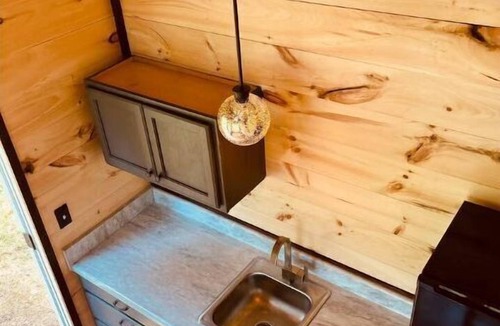 Monticello House | Cozy Tiny Cabin Retreat