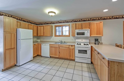 Utica Villa | Cozy Townhome, Half Mi to Starved Rock State Park!