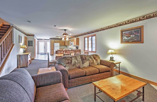 Utica Villa | Cozy Townhome, Half Mi to Starved Rock State Park!