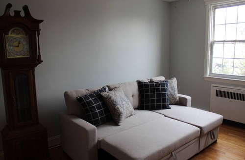 Catonsville House | Cozy townhome in Catonsville, pet and family friendly!