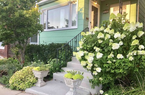 Forest Park House | Cozy Two Bedroom Apartment in Downtown Forest Park