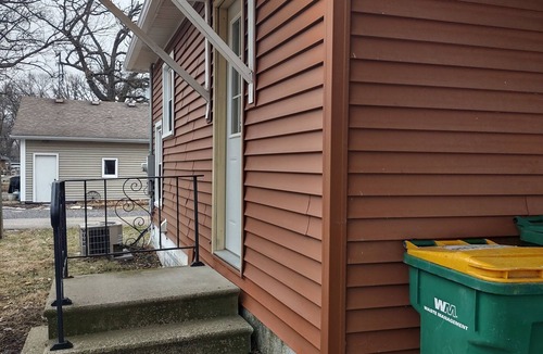 Wilmington Cottage | Cozy two bedroom home by historic Rt. 66, pet friendy too!