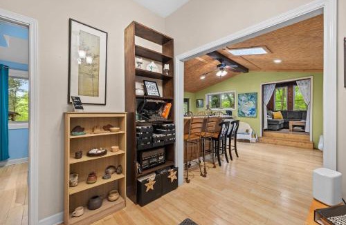 Green Hill House | Cozy waterfront cabin with fire pit