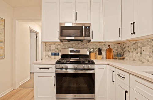 Hillside House | Cozy Westchester Retreat Near Chicago & Parks | LCP Collection