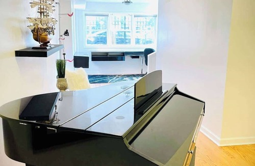 West Town Condo | Cozy Wicker Park Home with Movie Room