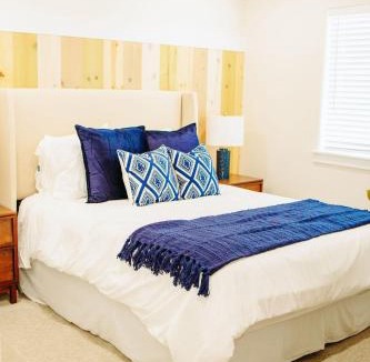 McCammon House | Creekside Cabin Juniper-stay with views near Lava