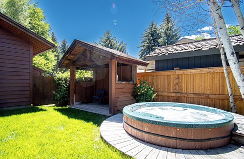 Hailey House | Creekside on Quigley - 3BD Private Home on trails + Hot Tub
