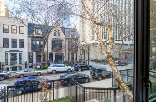 Gold Coast Apartment | Crisp Gold Coast 1BR nr. Mariano Park & Oak St. Beach, by Blueground
