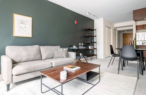 Downtown Chicago Apartment | Crisp Loop 1BR w/Pool, Gym, near Theatre District, by Blueground